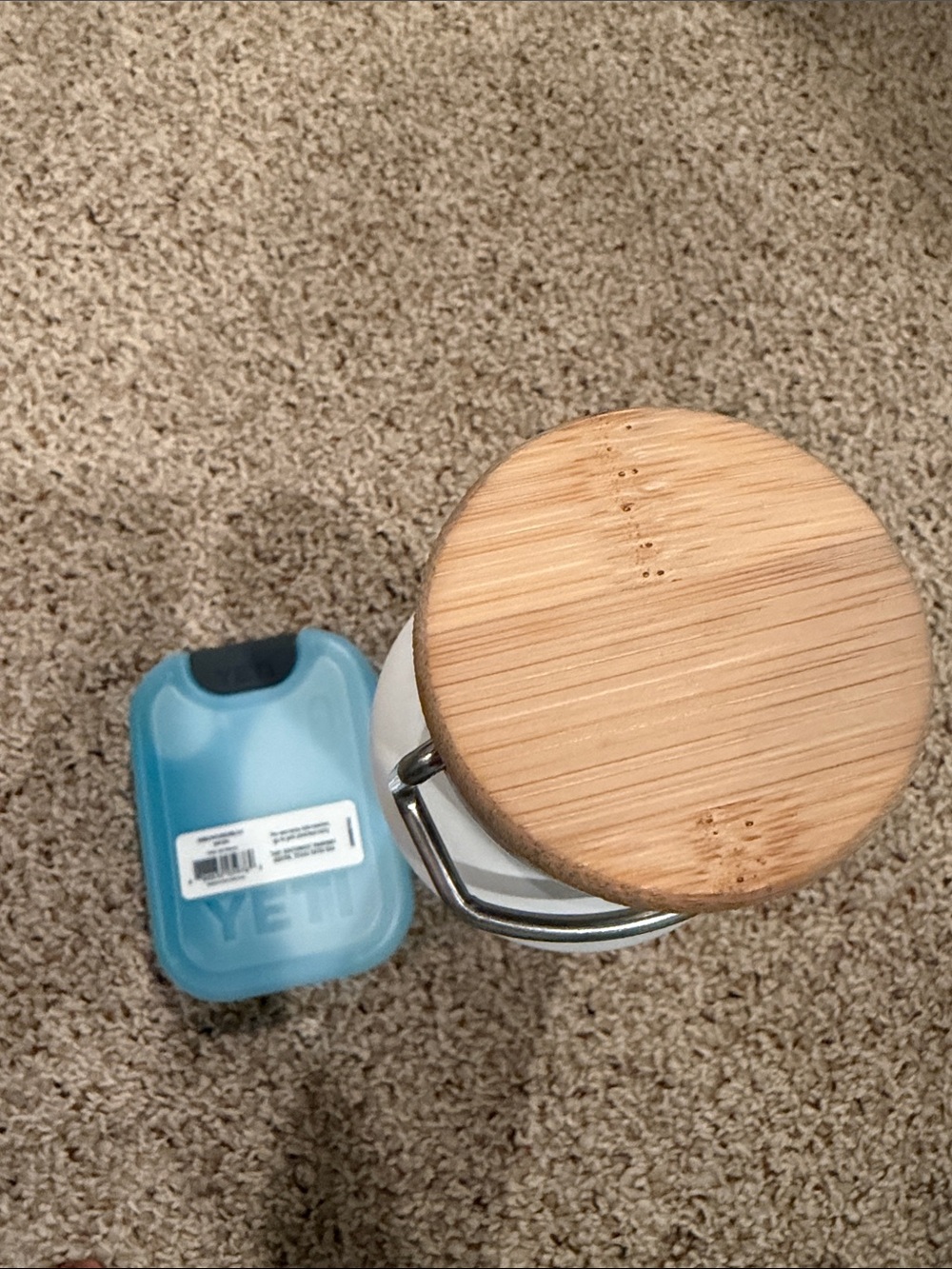 YETI Thin Ice Small Cold-Holder - Elevate water bottle - Picture 4 of 5